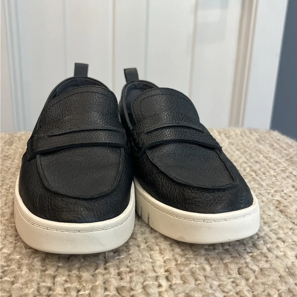 Vionic Chantel Penny Loafer Leather Slip-On Loafers Women's Size 7.5 Black White